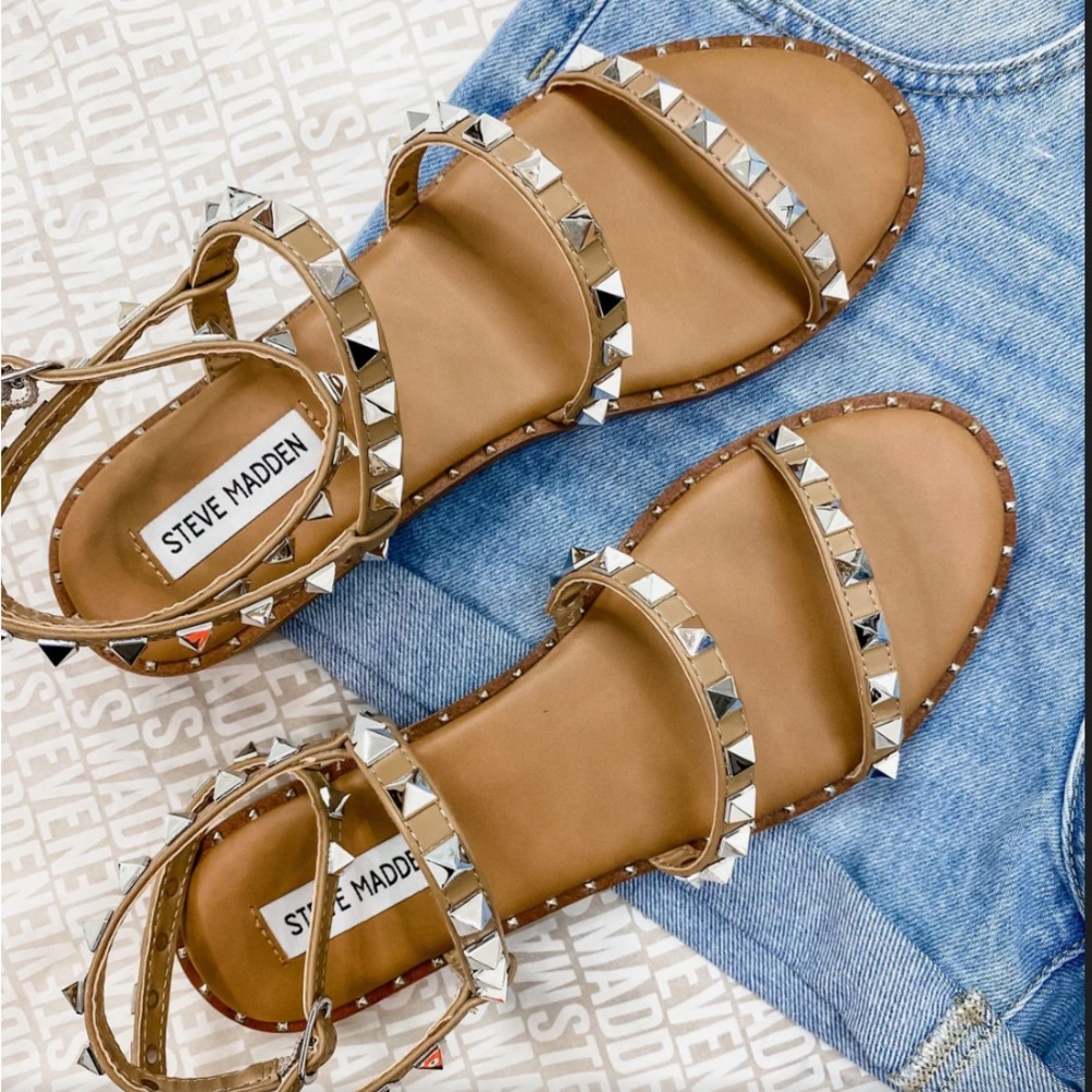 Steve Madden stud Sandles